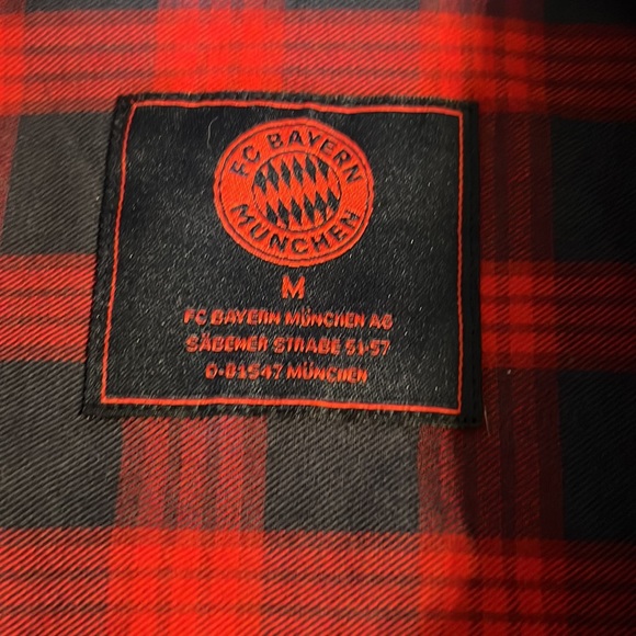 FC Bayern Munich Short Sleeve Woven Top Europe Exclusive - Picture 3 of 6